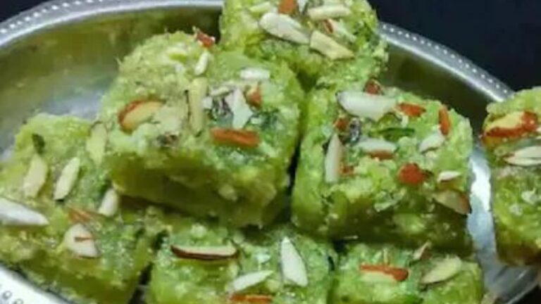 Lauki Barfi Recipe: नवरात्रि के व्रत में कुछ मीठा और स्वादिष्ट खाने का हैं मन ,तो घर पर आसान तरीके से बनाएं लौकी की बर्फी