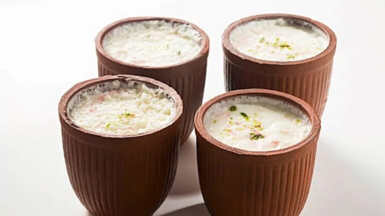 Holi special: होली पर बनाएं बेहद स्वादिष्ट “नमकीन लस्सी”, जानें बनाने की विधि