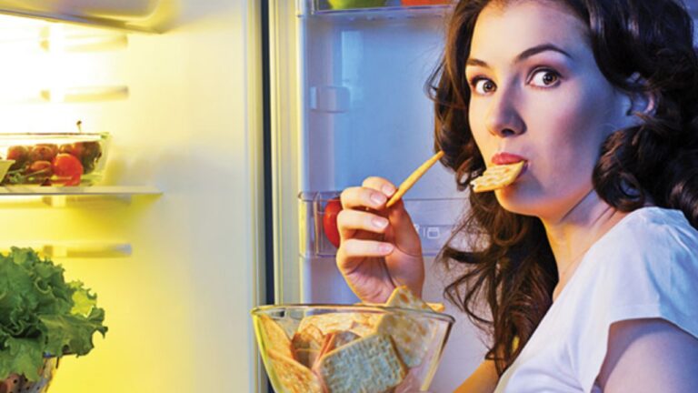 Overeating: ओवरईटिंग की समस्या से हैं परेशान, तो छूटकारा पाने के लिए अपनाएं ये आसान उपाय