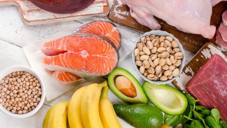 Glowing Skin Foods: अपने डाइट में इन फूड्स को करें शामिल, चमक उठेगा शीशा जैसा चेहरा, जानें