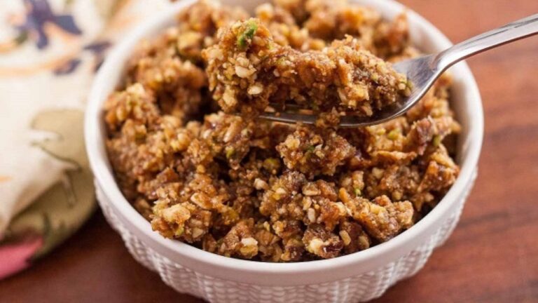 Walnut Halwa Recipe: अच्छी स्किन और तेज़ दिमाग दोनों को तंदुरुस्त बनाएगा अखरोट का हलवा, जानें बनाने की विधि