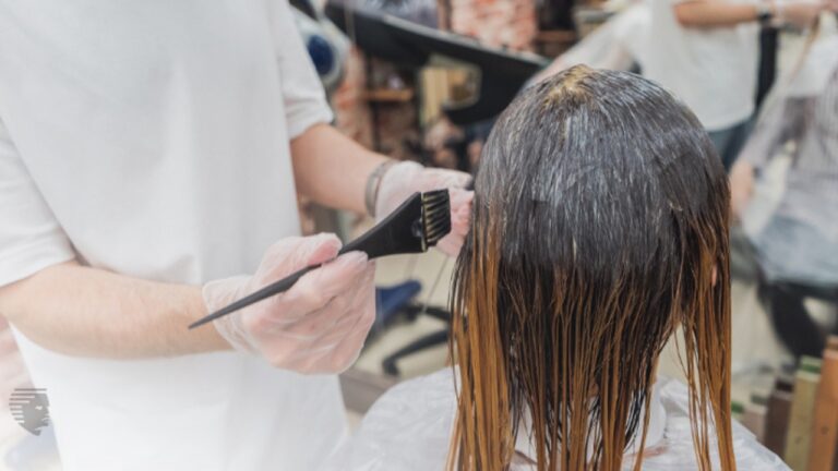 Hair Dye Side Effects: बालों को अगर करते हैं तो कलर तो हो जाए सावधान!झेलने पड़ सकते हैं ये साइड इफेक्ट्स