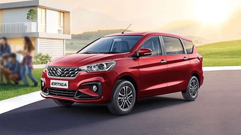 Maruti Ertiga ने मार्केट में मचाया तहलका, जबरदस्त माइलेज और फीचर्स से चुरा रही है सबका दिल,देखें डिटेल