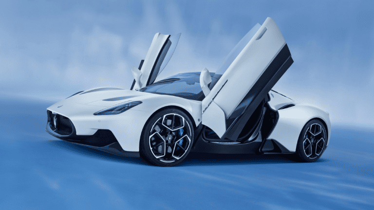 Maserati MC20: मार्केट में इस धाकड़ कार की हुई एंट्री, कीमत इतनी की सुनते ही चौंक जाएंगे