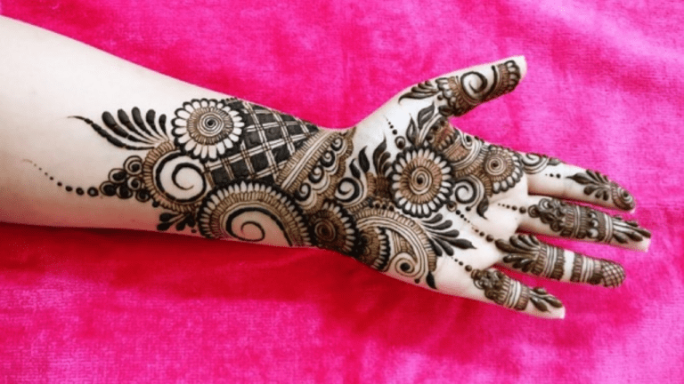 Mehndi Designs : रक्षाबंधन के मौके पर हथेली पर लगाएं ये सिंपल मेंहदी डिजाइन, बढ़ जायेगी हाथों की खूबसूरती