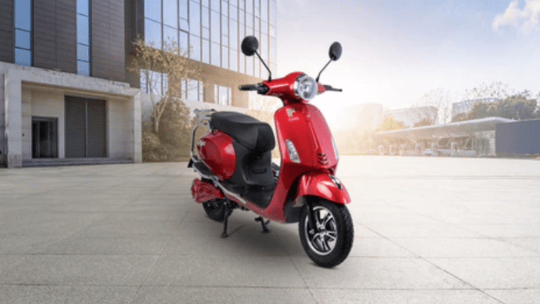 ₹50हजार से कम कीमत पर घर लें जाए ये चमचमाती इलेक्ट्रिक स्कूटर, बच्चे देखते ही हो जायेंगे खुश