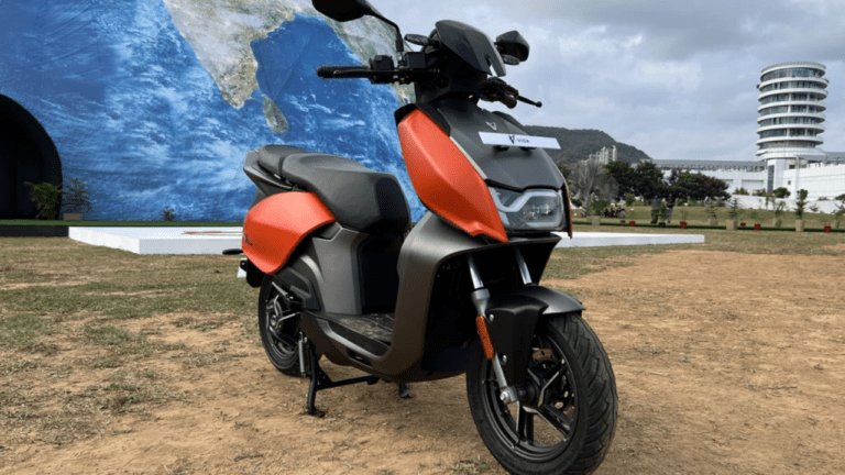 मात्र ₹499 में घर लाएं चमचमाती E-Scooter, जबरदस्त रेंज के साथ मिलेंगे कमाल के फीचर्स, जानें