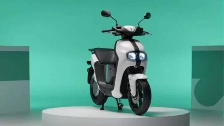 Yamaha Electric Scooter: दो बैटरी के साथ लंबी दूरी तक धूआंधार दौड़ेगा ये इलेक्ट्रिक स्कूटर, फोन से होगा कनेक्ट, पढ़ें डिटेल