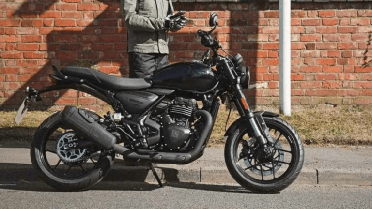 Royal Enfield की बादशाहत खत्म करने आ रही Bajaj Triumph Scramble 400, जानें लॉन्चिंग से लेकर फीचर्स तक की डिटेल