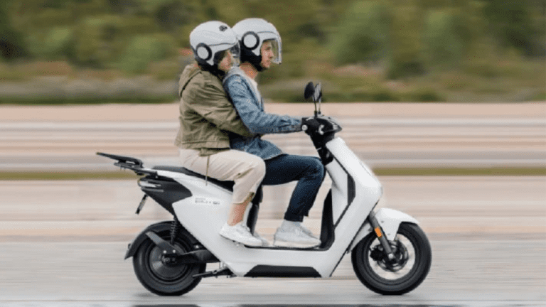 Honda ने चुपके से लॉन्च किया छोटू EV Scooter, शानदार रेंज और कातिलाना लुक देख लड़के छोड़ लड़कियां भी हो रहीं दीवानी