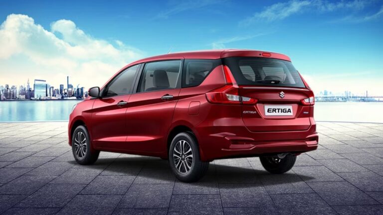 Maruti Ertiga ने छुड़ाए फीचर्स के मामले में सबके पसीने, गाड़ी के एडवांस फीचर्स मचा रहे हैं हर तरफ तहलका, देखें डिटेल