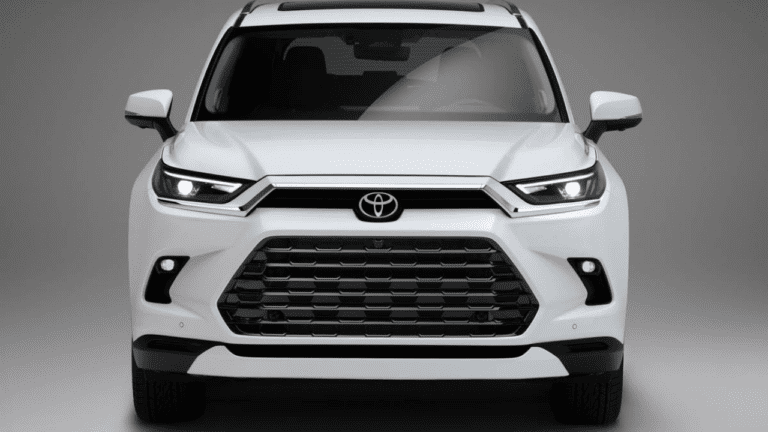 Brezza और Creta के पैरों तले जमीन हिलाने जल्द आ रही Toyota Urban Cruiser Icon, जानें फीचर्स और लॉन्चिंग की पूरी डिटेल