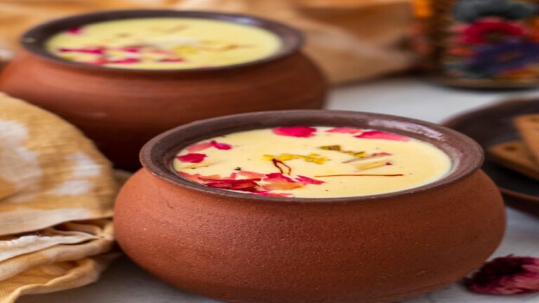 Chay Thandai Recipe: गर्मियों का मजा दोगुना करेगी स्वाद में लाजवाब चिल्ड चाय ठंडाई, जानें बनाने की आसान विधि
