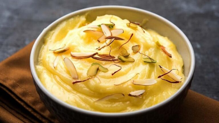 Mango Shrikhand: घर आएं मेहमानों के लिए मीठे में बनाएं मैंगो श्रीखंड, ये है इसकी आसान रेसिपी