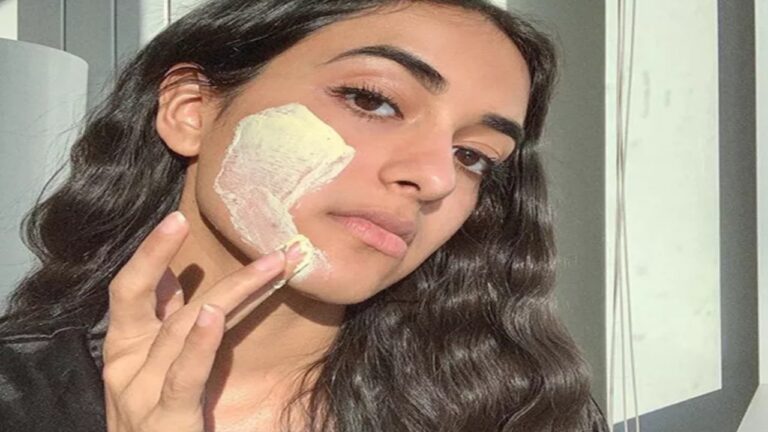 Mother’s Day: मदर्स डे पर अपनी मां को गिफ्ट में दें ये स्किनकेयर प्रोडक्टस, देखते ही हो जाएंगी खुश