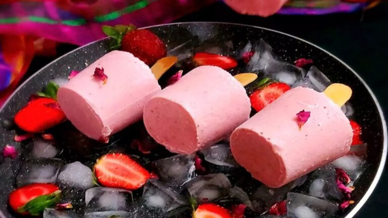 Strawberry Kulfi: गर्मियों में बच्चों के लिए घर से पर बनाएं स्ट्राबेरी कुल्फी, भूल जाएंगे बाहर की आइसक्रीम खाना
