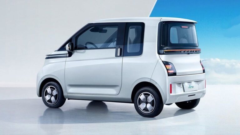 17000 रुपए खर्च कर, घर लें जाएं ये Electric Car! सिंगल चार्ज में दौड़ेगी 230km