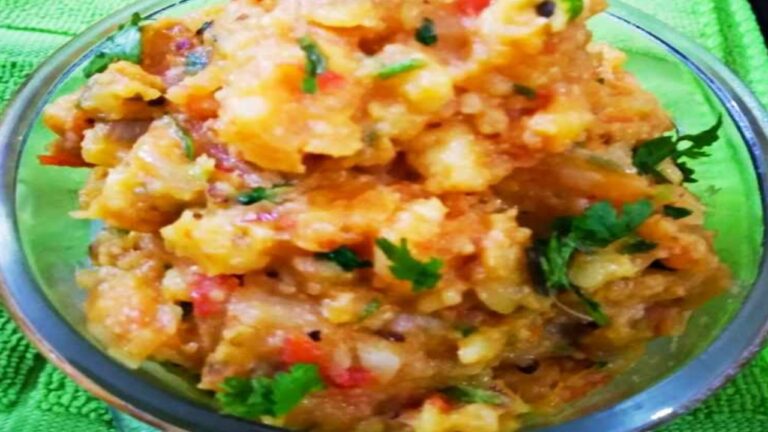 Aloo Ka Bharta: बैंगन की जगह घर पर बनाएं “आलू का भरता” खाने का ज़ायका बदल देगी ये रेसिपी, पढ़ें