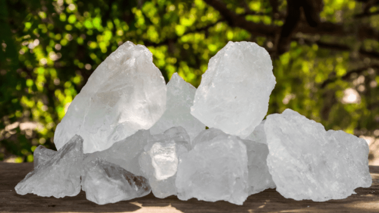 Alum Water : इस तरह से करेंगे फिटकरी का इस्तेमाल तो हफ्ते भर में मिलेगा दाग धब्बों से निजात, खिल उठेगा चेहरा