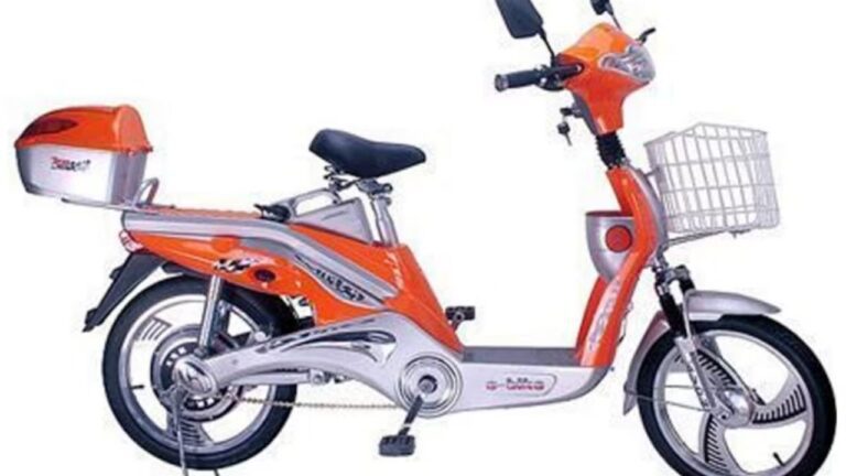 Electric Scooters : रक्षाबंधन पर अपनी बहन को गिफ्ट करें ये शानदार इलेक्ट्रिक स्कूटर, देखते ही हो जाएंगी खुश