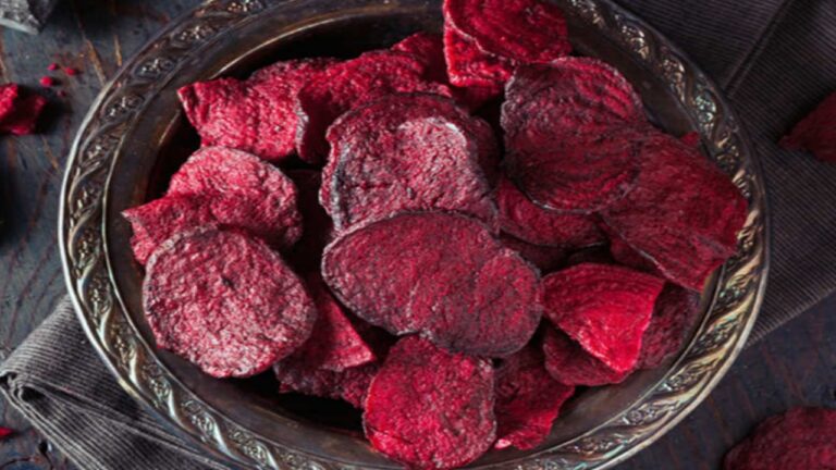 Beetroot chips: आलू-चावल नहीं बच्चों को खिलाएं पौष्टिक गुणों से भरपूर चुकंदर के चिप्स, पढ़ें रेसिपी