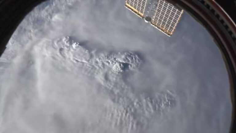 Biparjoy: देखें, 400 किलोमीटर ऊपर अंतरिक्ष से कैसा द‍िख रहा चक्रवात बिपरजॉय,हर ट्रैंड कर रहा है वीडियो