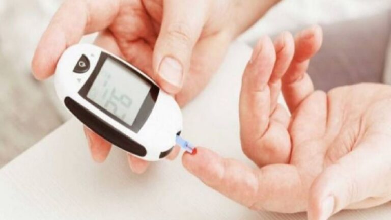 Diabetes control Tips:ब्लड शुगर कंट्रोल करने में बहुत कारगर हैं ये घरेलू नुस्खे, आपके आसपास भी नहीं भटकेगी बीमारी