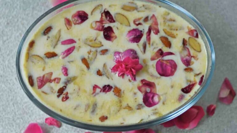 Malai Gulab Kheer recipe: सिर्फ 30 मिनट में घर पर मेहमानों के लिए बनाएं बेहद स्वादिष्ट मलाई गुलाब खीर, पढ़ें रेसिपी