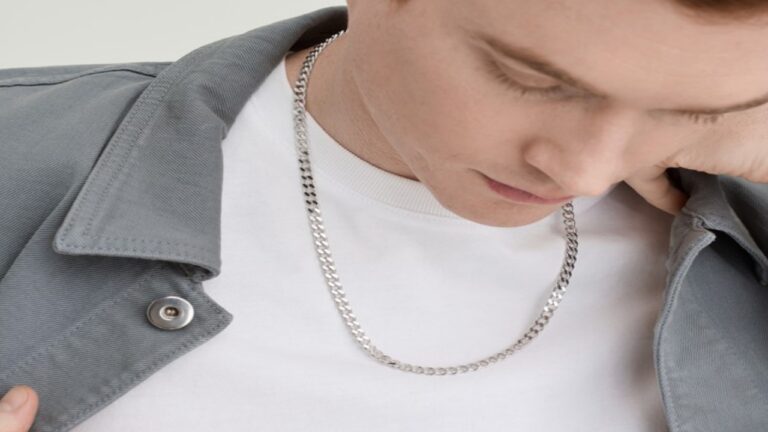Silver chain For Men:मॉडर्न और अट्रैक्टिव लुक के लिए जरूरी ट्राई करें ये सिल्वर चेन, देखें स्लाइड डिजाइंस