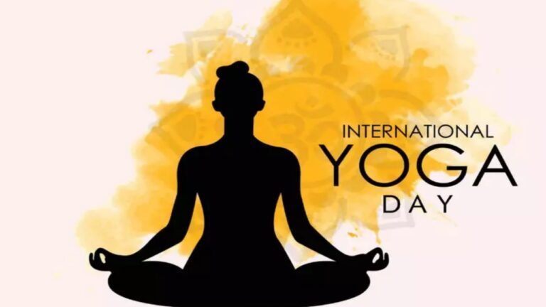 International yoga Day 2023:योग दिवस पर अपनो को समझाएं योग का महत्व,प्रियजन को भेजें ये ट्रेंडी वॉलपेपर