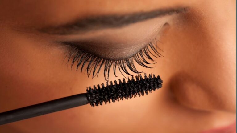 Maskara Tips: आंखों की खुबसूरती को बढ़ाता है मस्कारा,बेहतरीन लुक के लिए अपनाएं ये टिप्स