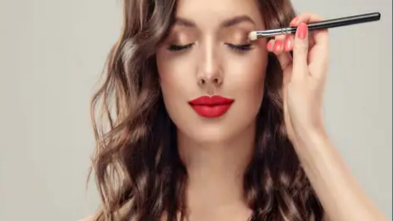 Monsoon Make-up Tips: मानसून में आपके मेकअप को लॉन्ग लॉस्टिंग बनाएगा ये टिप्स,अब नहीं पड़ेगी टचअप की जरूरत