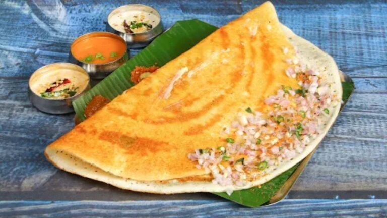 Onion Dosa Recipe: नाश्ते में कुछ टेस्टी खानें का है मन तो‌ घर पर झटपट बनाएं प्याज वाला डोसा, पढ़ें रेसिपी