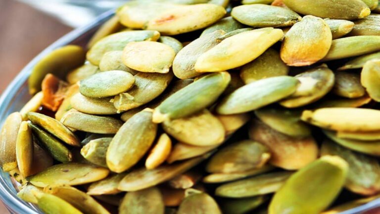 Pumpkin seeds: पुरुषों की इन समस्याओं को दूर करने में रामबाण हैं कद्दू का बीज,खाने से मिलेंगे ये करिश्माई फायदे