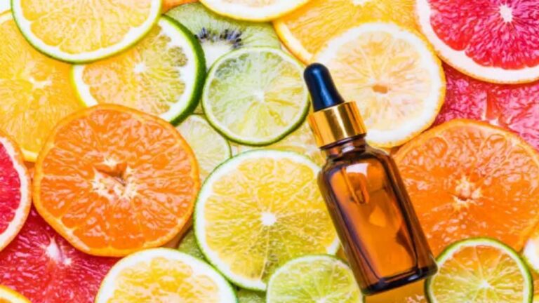 Vitamin C Serum benefits:चेहरे का निखार, रिंकल्स और डार्क स्पॉट्स से छुटकारा दिलाएगा विटामिन सी सीरम,जानिए कैसे करें उपयोग