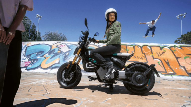 मार्केट में भौकाल मचाने आ गया BMW CE 02 इलेक्ट्रिक स्कूटर, कीमत जान रह जायेंगे भौचक्का, जानें खासियत