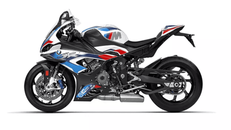 BMW M 1000 RR : बीएमडब्ल्यू की इस सुपरबाइक ने मारी एंट्री, 306 किमी की टॉप स्पीड के साथ मिलेगा धाकड़ इंजन