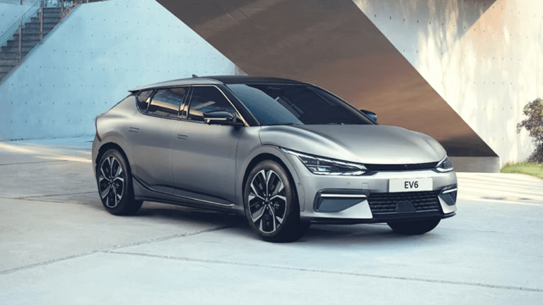 Kia EV6 : 700KM की रेंज के साथ इस इलेक्ट्रिक कार ने मचाया बवाल, कीमत जान रह जाएंगे दंग