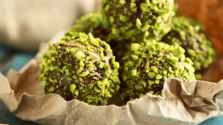 Nutty Chocolate Ladoo : प्रसाद में बनाएं नटी चॉकलेट लड्डू, चुटकियों में हो जायेगा तैयार, जानें रेसिपी