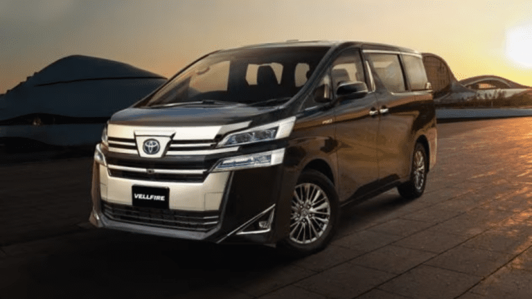 Toyota Vellfire MPV : टोयोटा के इस कार को देख Innova का छूटा पसीना, मिलते हैं गजब के फीचर्स, जानें
