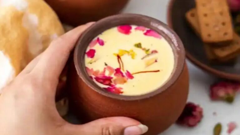 Chai Thandai Recipe: भीषण गर्मी से तुरंत राहत के लिए पीएं चिल्ड चाय ठंडाई, पढ़ें आसान रेसिपी