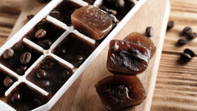 Coffee Ice cubes : चेहरे पर कॉफी आइस क्यूब से स्किन को मिलते हैं बेहतरीन फायदे, जानें इस्तेमाल का सही तरीका