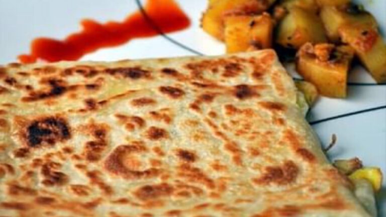 Mughlai Paratha Recipe: नाश्ते में झटपट बनाएं बेहद लज़ीज़ मुगलई परांठा, घरवाले खाकर कहेंगे OMG!