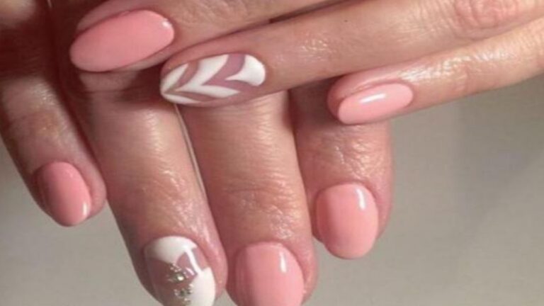 Nail Art For Teej:तीज पर ब्यूटीफुल लुक के लिए जरूर ट्राई करें ये नेल डिजाइंस, देखें कलेक्शन