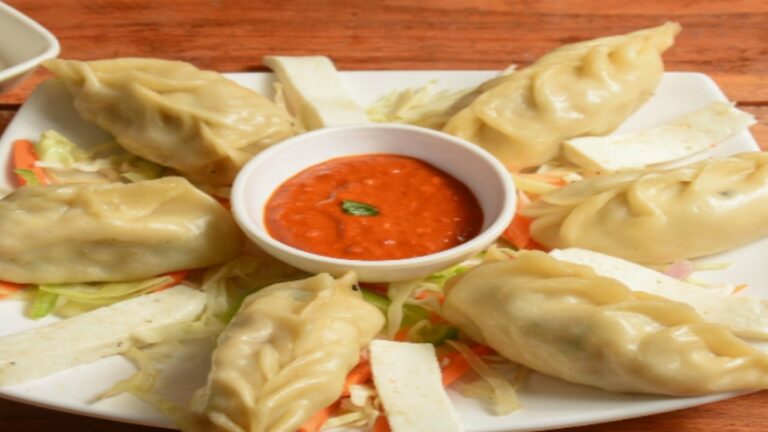 Paneer Momoos Recipe:वीकेंड को बनाना चाहते हैं स्पेशल तो घर पर झटपट बनाएं पनीर मोमोज, पढ़ें आसान रेसिपी