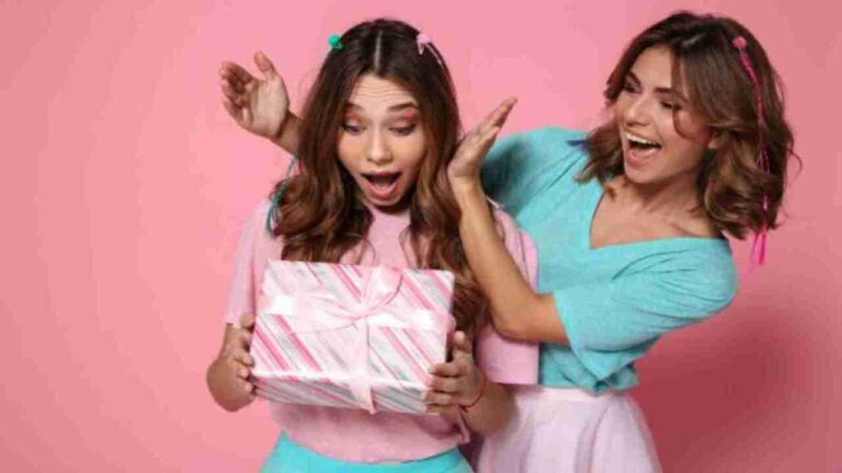 Friendship Day: बेस्ट फ्रेंड को फ्रेंडशिप डे पर गिफ्ट करें ये ट्रेंडी ज्वेलरी, खुशी से झूम उठेगी सहेली