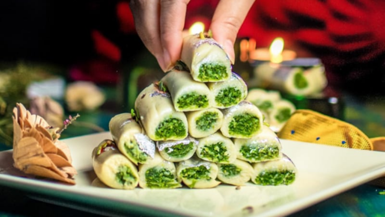 Kaju Pista Roll : रक्षाबंधन में अपने भाइयों के लिए बनाएं ये टेस्टी काजू पिस्ता रोल मिठाई, बढ़ेगा आपस का प्यार