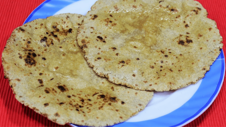 Gujrati Rotla Recipe : रात के बचे चावल से झटपट में बनाएं ये टेस्टी नाश्ता, घरवाले तारीफ करते नहीं थकेंगे