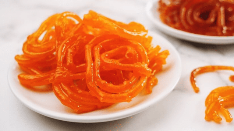 Jalebi Recipe : फ्रेंडशिप डे पर अपने दोस्तों को बनाकर खिलाएं कुरकुरी जलेबी, फटाफट बनाएं ऐसे