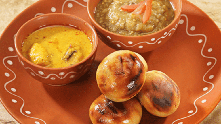 Litti Chokha : आप भी ट्राई करें बिहार का मशहूर लिट्टी चोखा, टेस्ट इतना लाजवाब की अंगुलियों चाटते रह जायेंगे